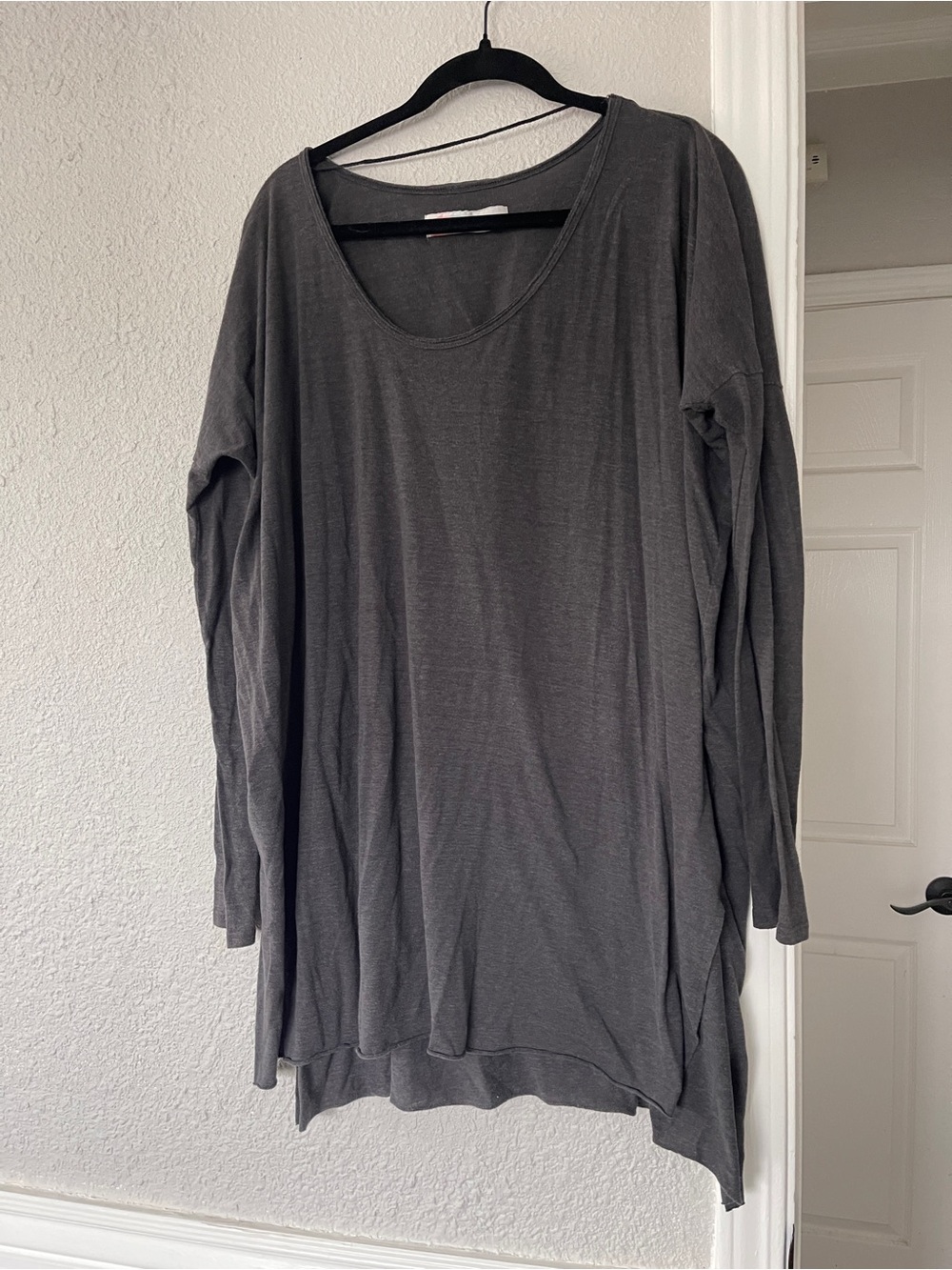 FP Beach Two Body Tunic M/L • Charcoal Gray • Long Sleeve • High Low Hem